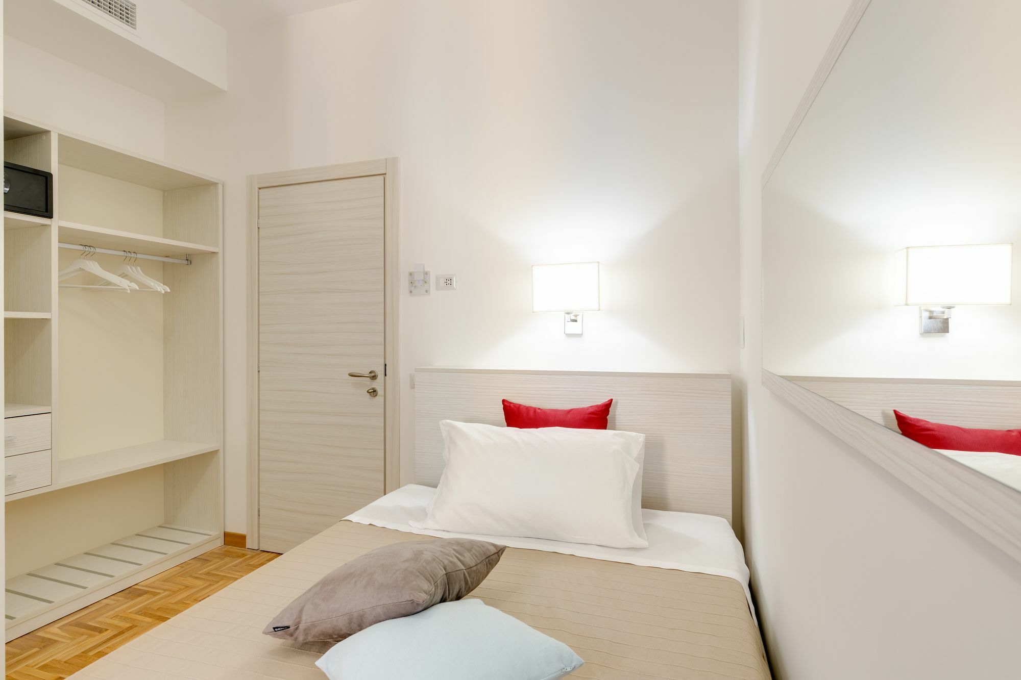 Dolce Luxury Rooms Рим Экстерьер фото