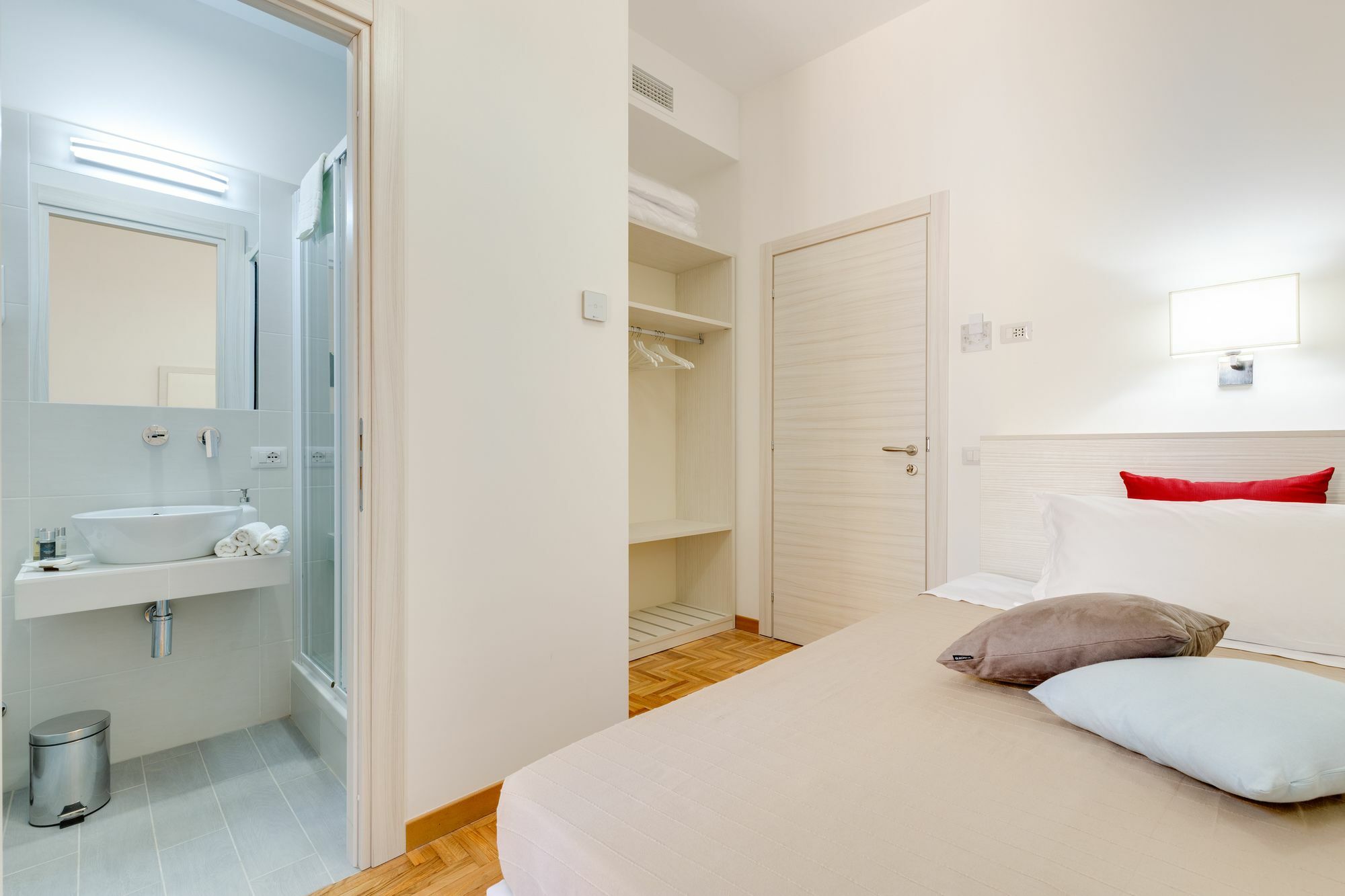 Dolce Luxury Rooms Рим Экстерьер фото